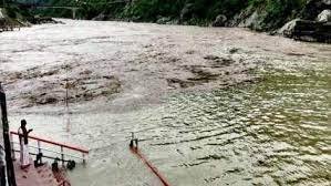 उत्तराखंड में खतरे के निशान पर बह रही नदियां! श्रीनगर डैम से अलकनंदा में छोड़ा अतिरिक्त पानी