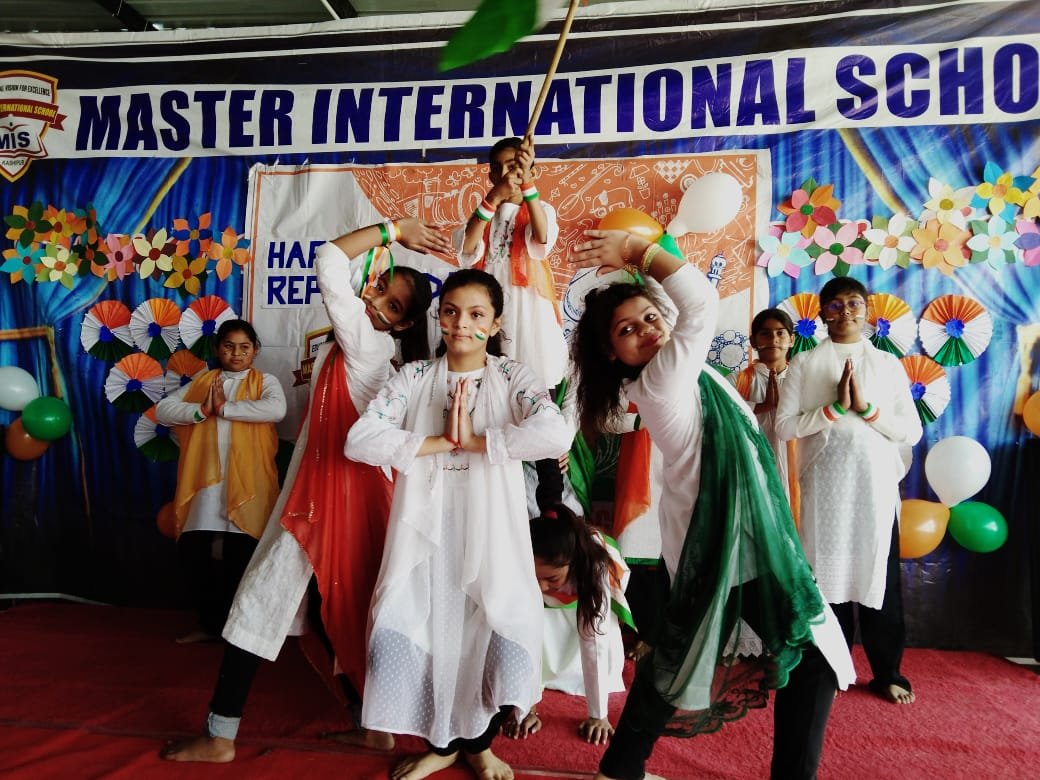 मास्टर इंटरनेशनल स्कूल में धूमधाम से मनाया गया 75 वां गणतंत्र दिवस