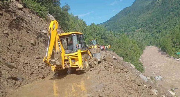 उत्तराखंड: बदरीनाथ हाईवे पर जगह-जगह भू-धंसाव! दिल्ली-यमुनोत्री राष्ट्रीय राजमार्ग जुड्डो के पास बंद